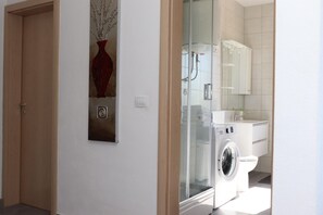 Apartment (A3) | Bathroom | Shower - Apartments Ena (Jelsa)