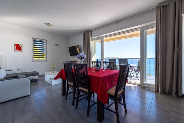 Apartment (A3) | Living room | TV - Apartments Ena (Jelsa)