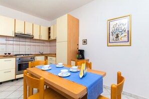 Private kitchen - Apartment Renata (Sutivan)
