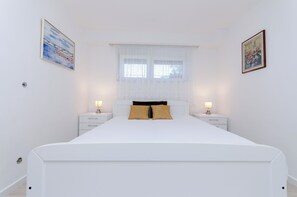 Appartement (A1) | 1 slaapkamer, een kluis op de kamer, een strijkplank/strijkijzer