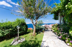 Courtyard - Apartment Draga (Senj)