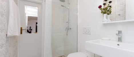 Badezimmer | Dusche, Handtücher