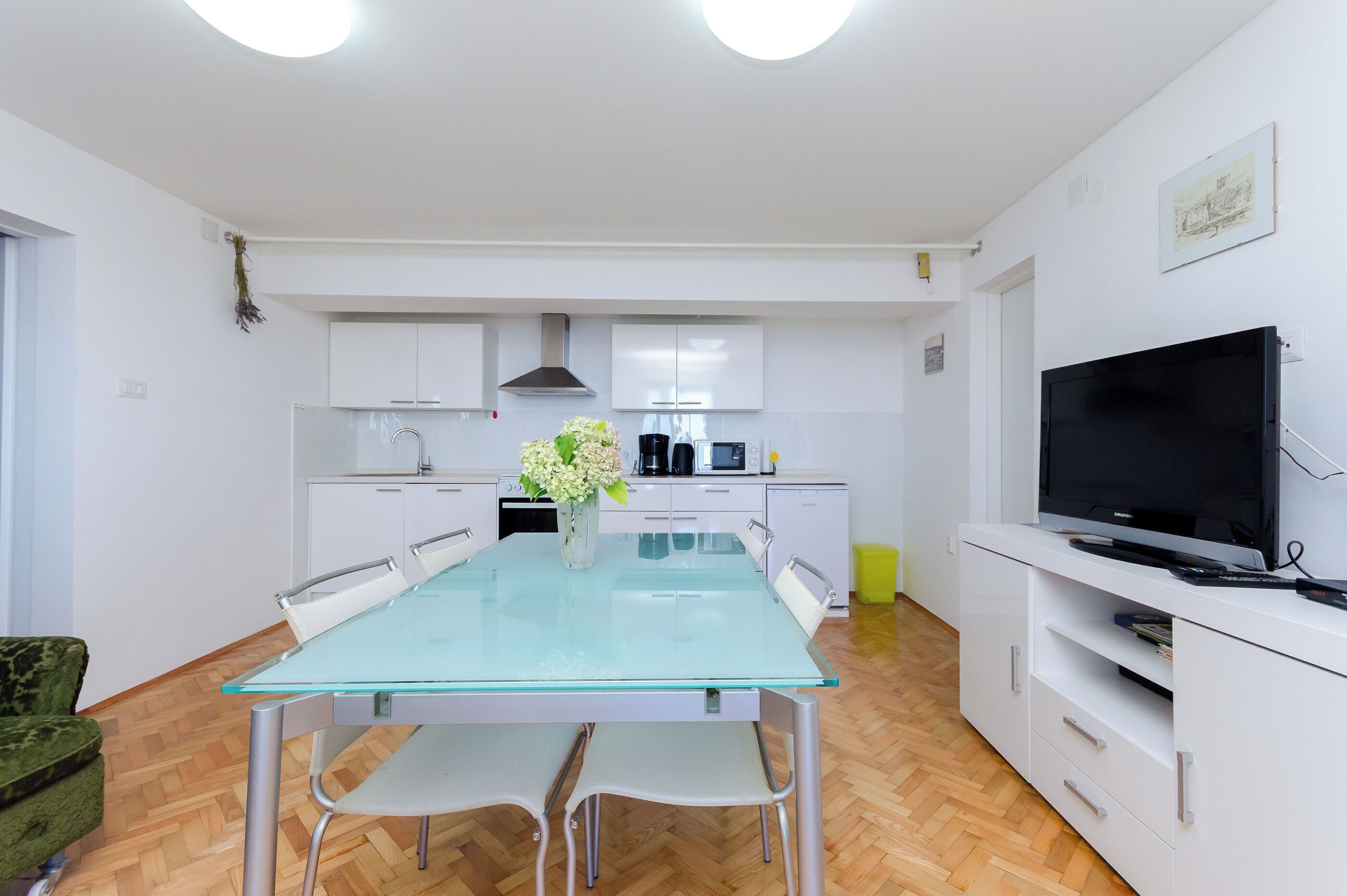 Appartement (A1) | Cuisine privée | Réfrigérateur, micro-ondes, four, plaque de cuisson