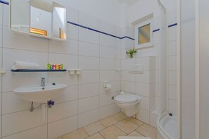 Bathroom | Shower - Apartments Tina (Marina)