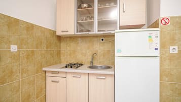 Apartemen (A2) | Dapur pribadi | Lemari es