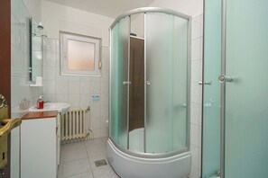 Apartment (A1) | Bathroom