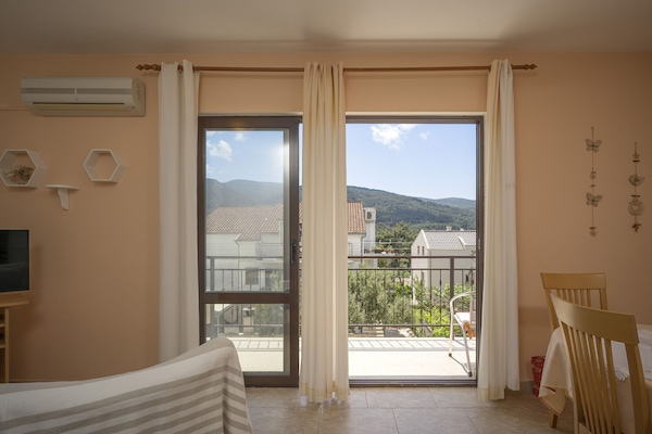 Apartment (A1) | Living room | Flat-screen TV