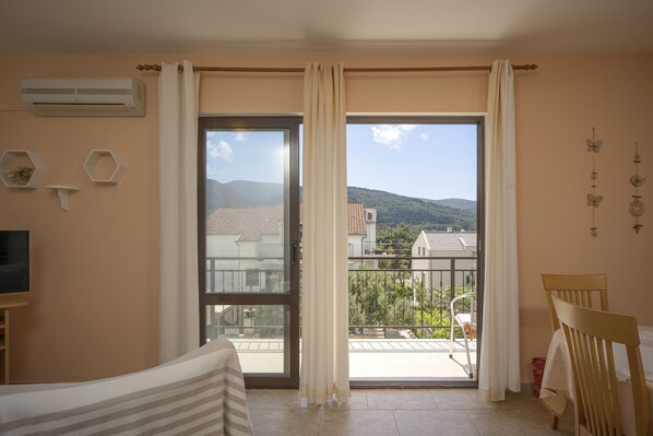 Apartment (A1) | Living room | Flat-screen TV - Apartments Zlata (Stari Grad)