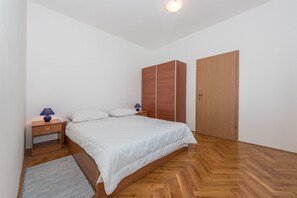 Straujárn/strauborð, ókeypis þráðlaus nettenging, rúmföt