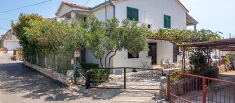 Apartment and Rooms Ruza