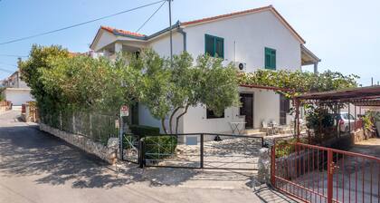 Apartment and Rooms Ruza
