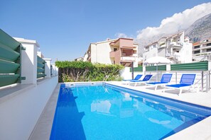 حمّام سباحة خارجي