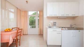 Studio (A4) | Private kitchen