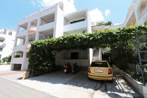 Building design - Apartments and Room Nevenka (Makarska)