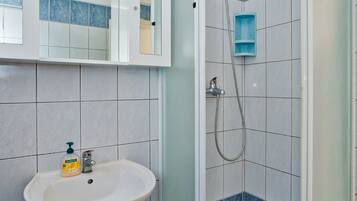 Apartment (A4) | Bathroom | Hair dryer, towels, toilet paper