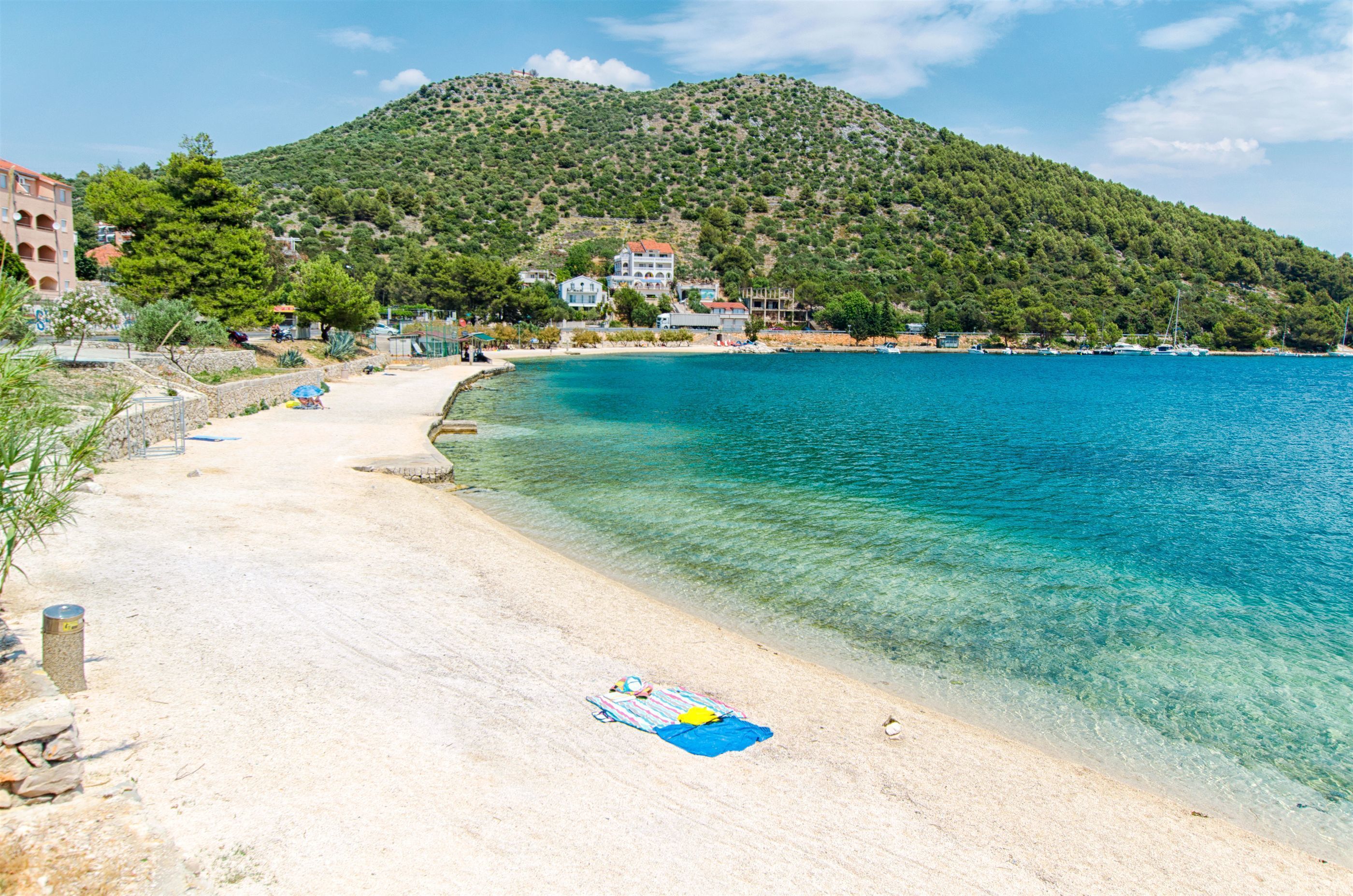 بالقرب من الشاطئ