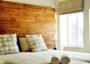 Queen Room | Free cribs/infant beds, rollaway beds, free WiFi, bed sheets - Art Hotel (Passau)