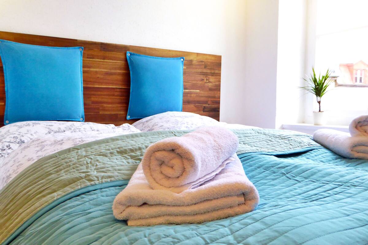 Queen Room | Cribs (free), rollaway beds (surcharge), WiFi (free), bed sheets