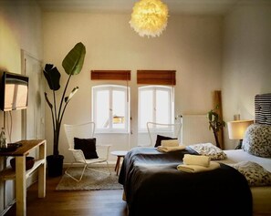 Free cribs/infant beds, rollaway beds, free WiFi, bed sheets - Art Hotel (Passau)