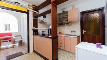 Cuisine privée | Réfrigérateur, micro-ondes, plaque de cuisson, machine à expresso