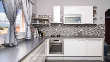 Apartment (A3) | Private kitchen | Fridge, oven, cookware/dishes/utensils, freezer