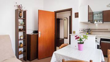 Apartment (A1) | Dining