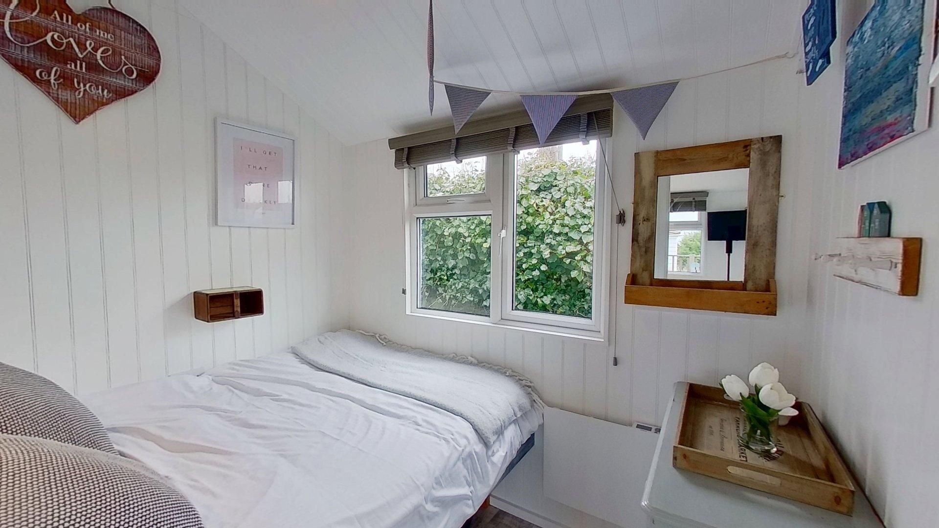 2 bedrooms, iron/ironing board, internet, bed sheets