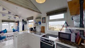 Refrigerador, microondas y horno