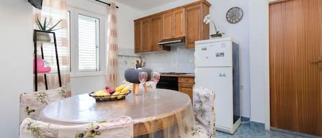 Apartment (A1) | Private kitchen | Fridge, oven, stovetop, espresso maker
