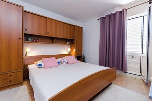 Apartamento (A1) | 2 quartos, Wi-Fi de cortesia, roupa de cama