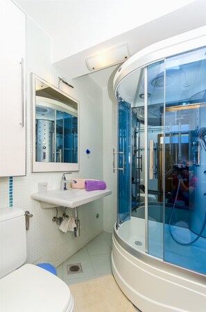 Bathroom | Shower, hair dryer - Apartment Sunny Terrace (Vodice)