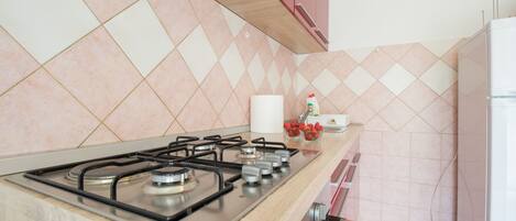 Yksityinen keittiö | Jääkaappi, mikroaaltouuni, liesi, espressokone