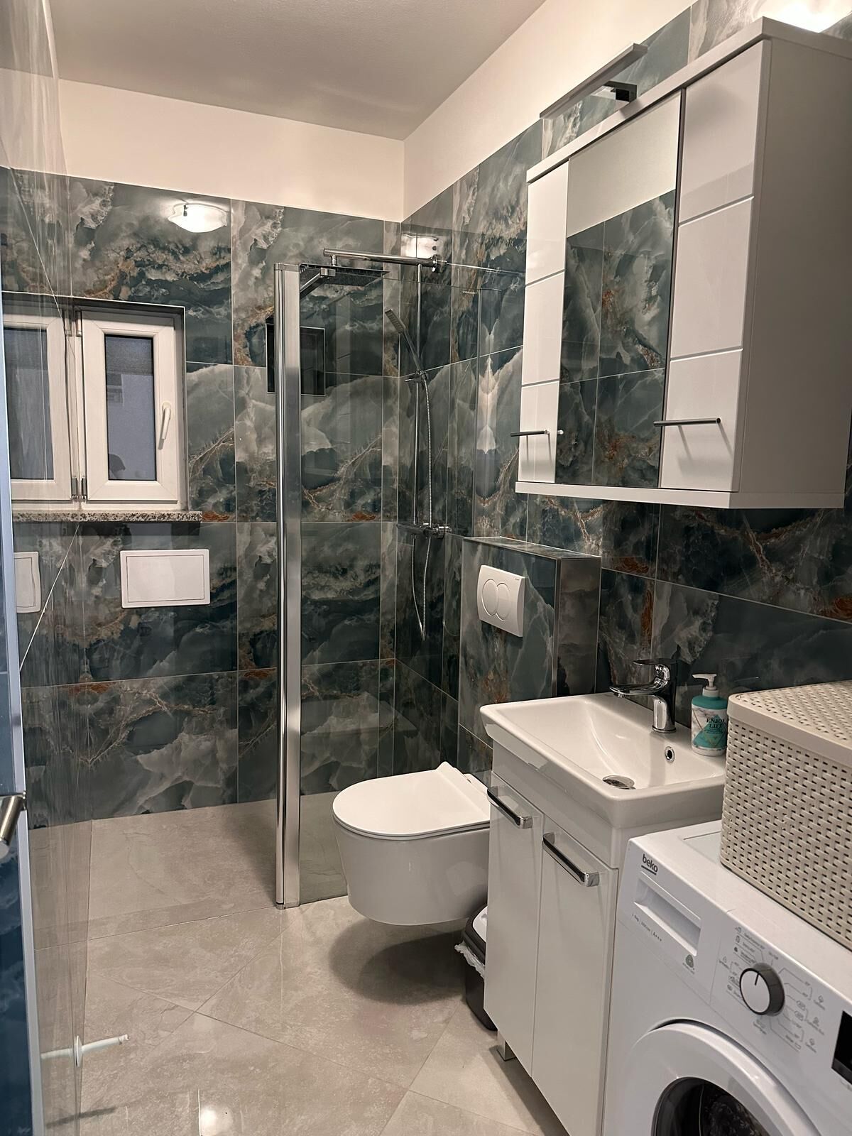 Apartment (A1) | Bathroom | Shower, towels, soap, shampoo