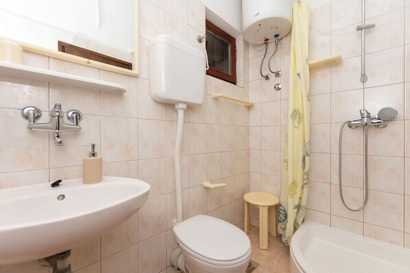 Apartment (A1) | Bathroom
