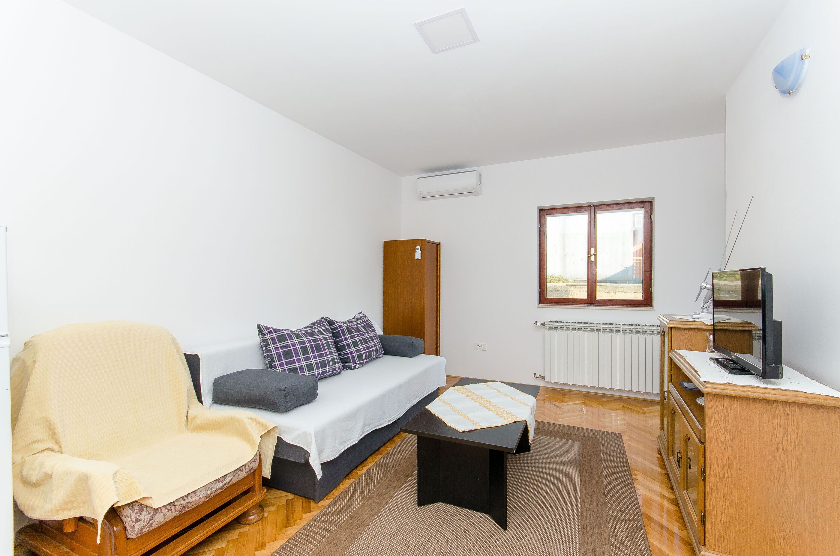 Apartment (A5) | Wohnzimmer | Fernseher