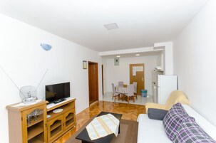 Apartment (A5) | Free WiFi, bed sheets