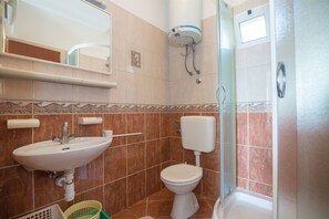 Bathroom | Shower