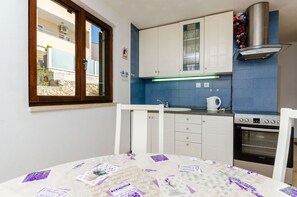 Eget kjøkken | Kjøleskap, ovn, kokeplater og oppvaskmaskin