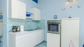 Apartment (A2) | Private kitchen | Electric kettle