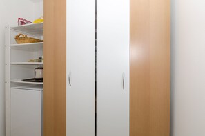 Privat køkken | Køleskab, kogeplade, espressomaskine, elkedel