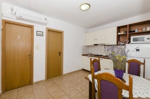 Private kitchen - Apartments Dinko (Jelsa)