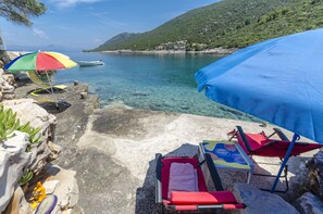 Beach nearby - Apartments Dinko (Jelsa)