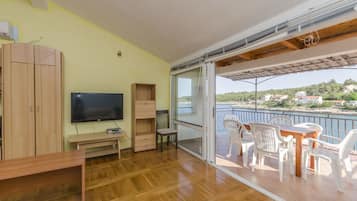 Apartemen (A7) | Ruang keluarga