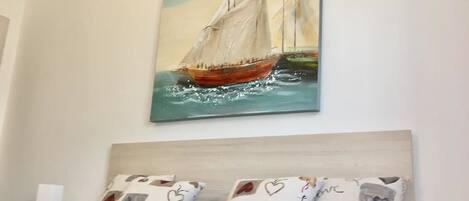 Huoneisto (A4) | Silitysrauta/-lauta