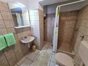Apartment (A1) | Bathroom