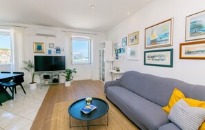 Apartment (A1) | Living room | TV