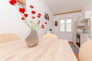 Apartment (A3) | Private kitchen | Fridge, microwave, oven, stovetop