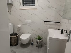 Apartment (A2) | Bathroom