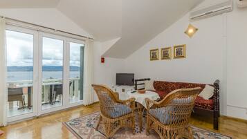 Apartment (A1) | Living room | Flat-screen TV