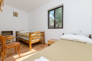 Free WiFi, bed sheets